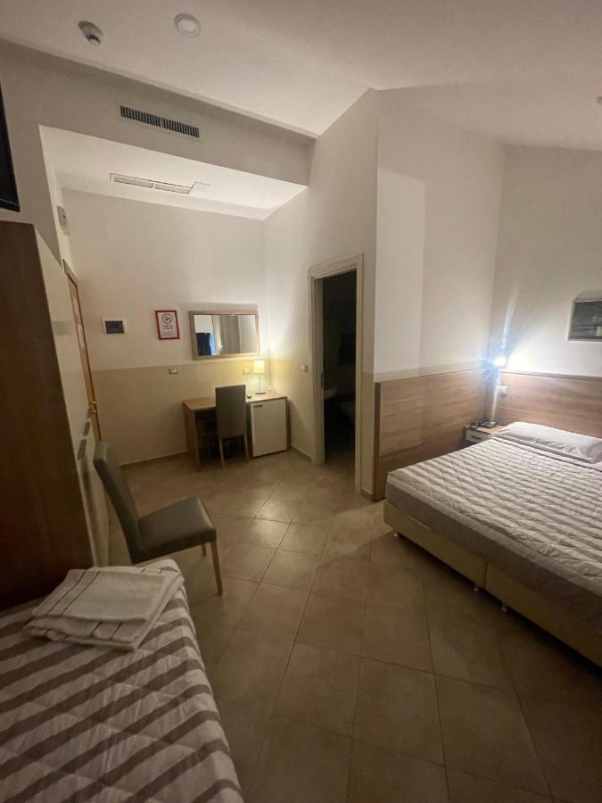 Hotel Montecarlo Milan Bagian luar foto
