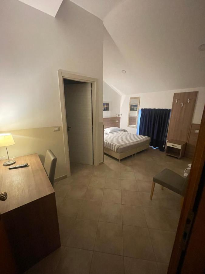Hotel Montecarlo Milan Bagian luar foto