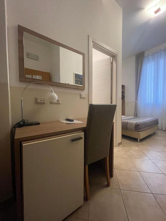Hotel Montecarlo Milan Bagian luar foto