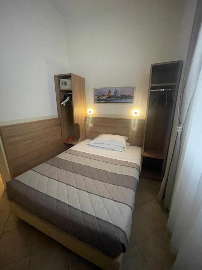 Hotel Montecarlo Milan Bagian luar foto