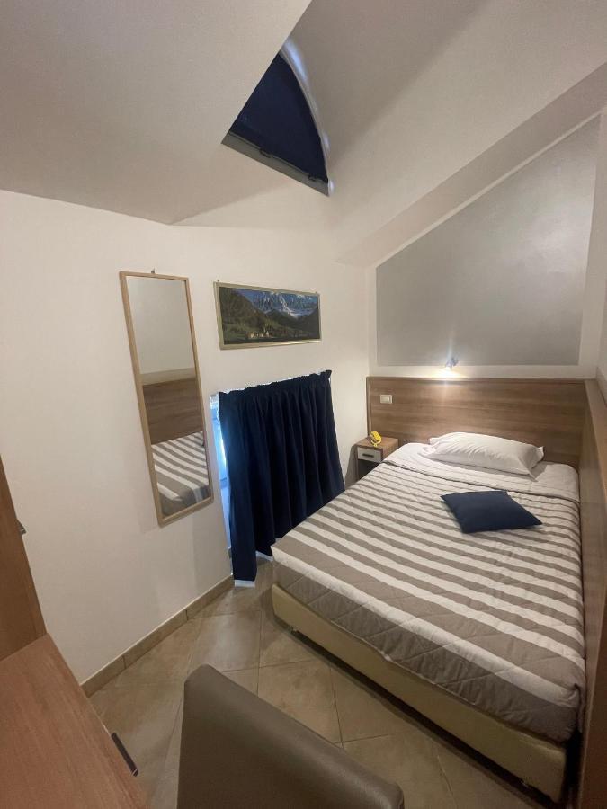 Hotel Montecarlo Milan Bagian luar foto