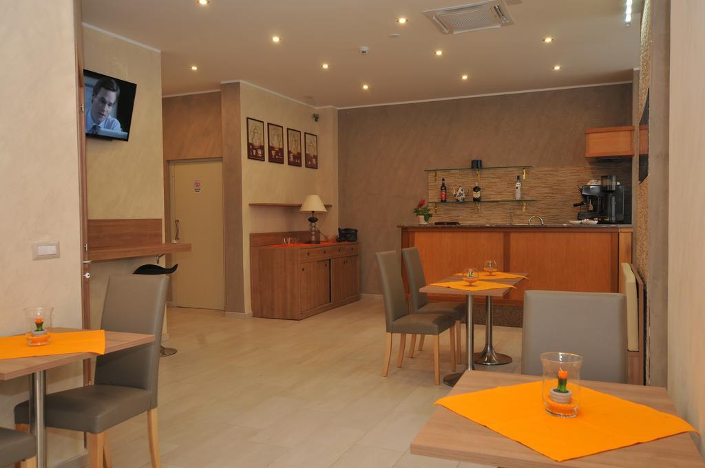 Hotel Montecarlo Milan Bagian luar foto
