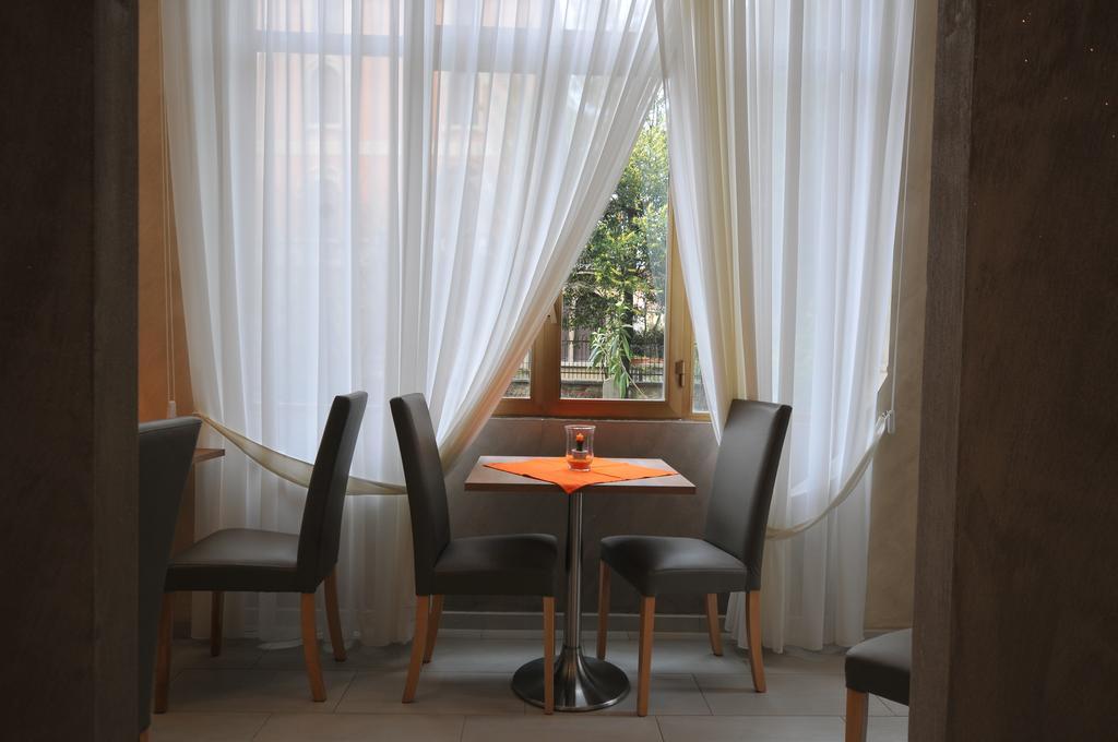 Hotel Montecarlo Milan Bagian luar foto