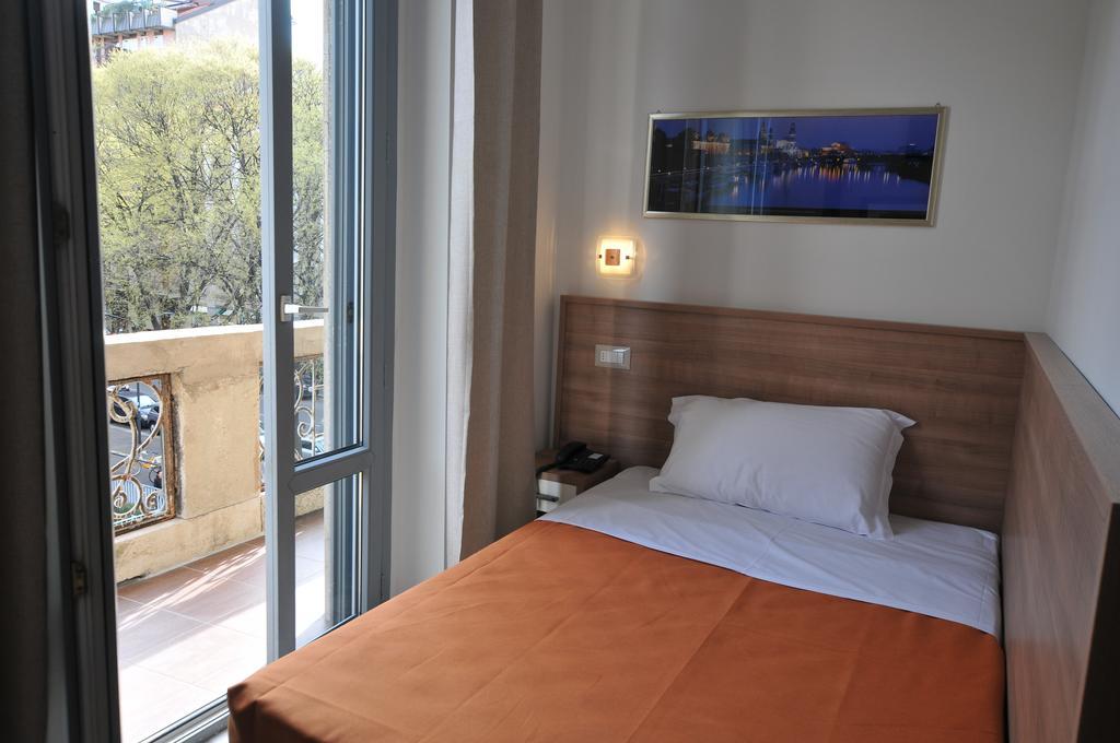 Hotel Montecarlo Milan Ruang foto