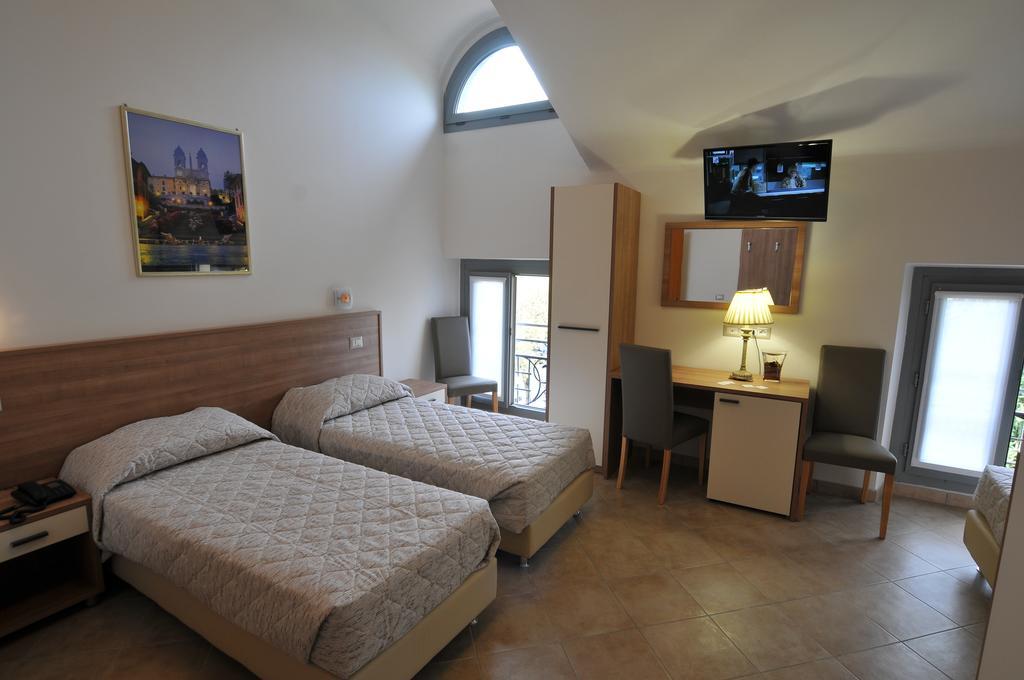 Hotel Montecarlo Milan Ruang foto