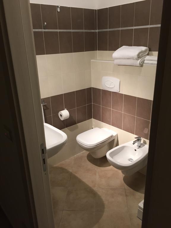 Hotel Montecarlo Milan Ruang foto