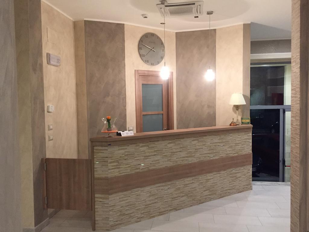 Hotel Montecarlo Milan Bagian luar foto