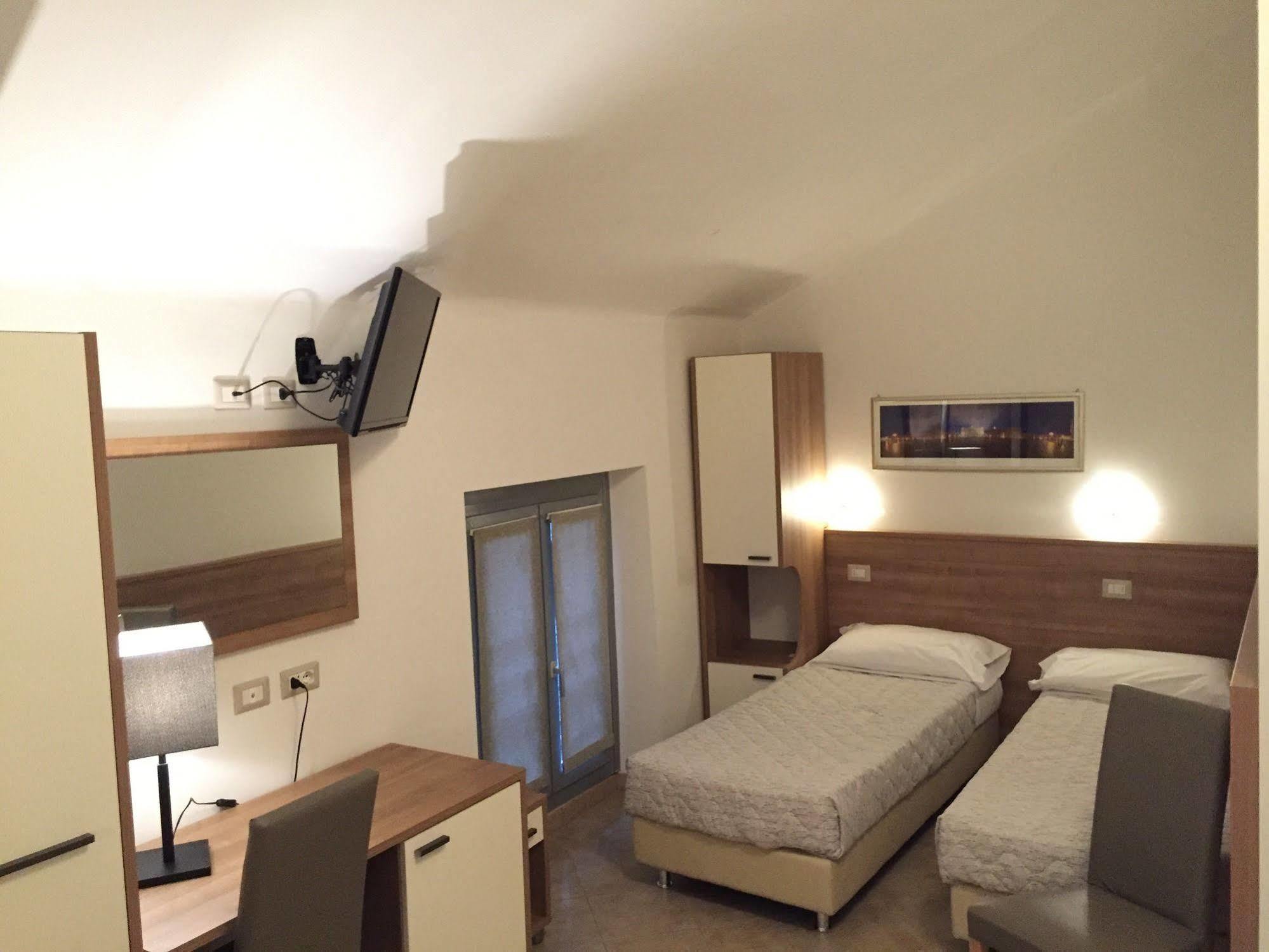 Hotel Montecarlo Milan Bagian luar foto
