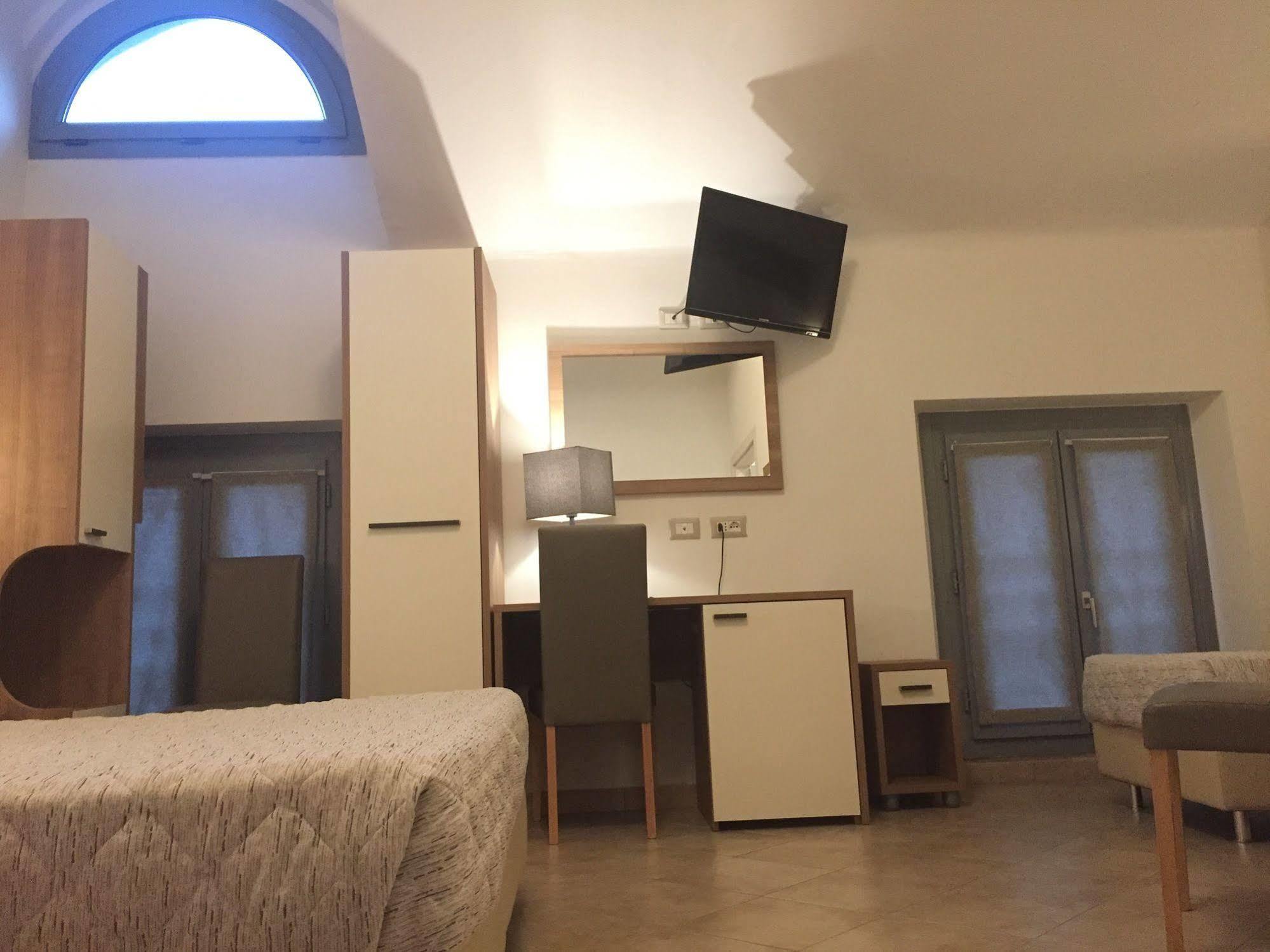 Hotel Montecarlo Milan Bagian luar foto