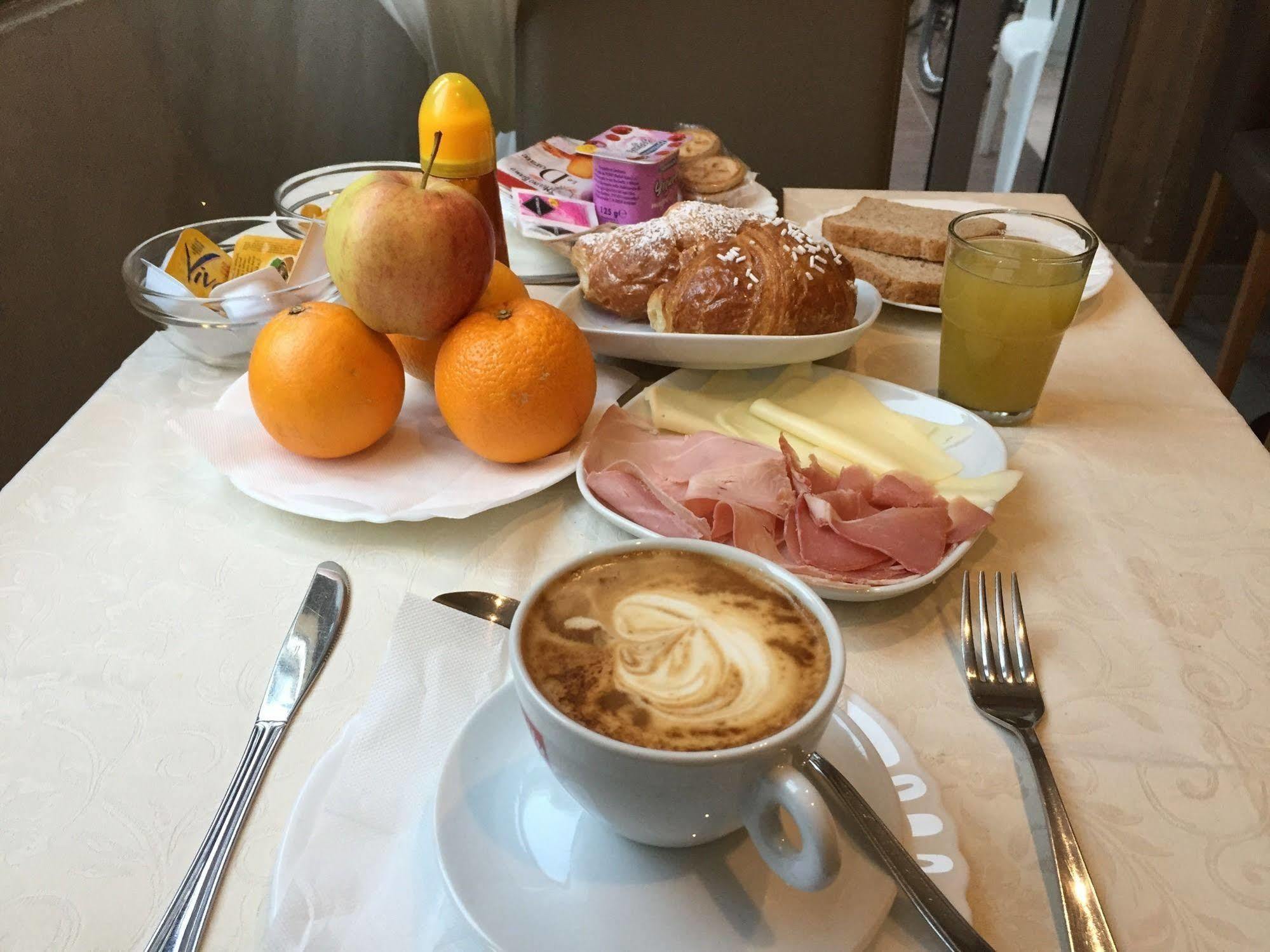 Hotel Montecarlo Milan Bagian luar foto